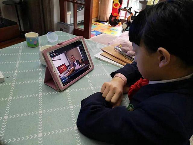 孩子在家玩手机新闻评论孩子不好好上学只想在家玩手机家长怎么办-第2张图片-太平洋在线下载